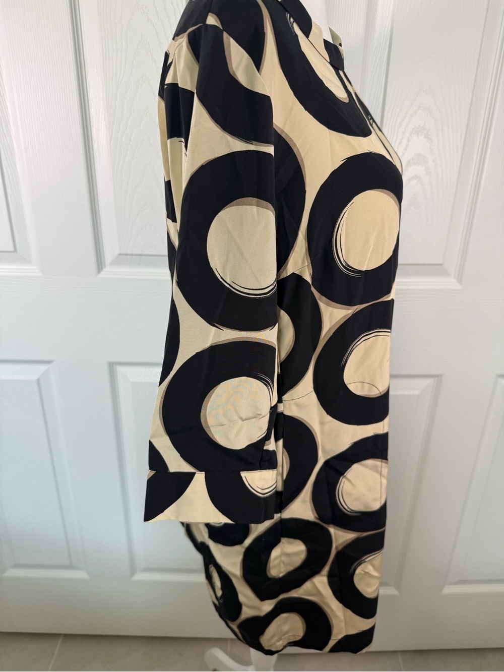 Alfani 100% Silk Geometric
Print Dress Women's Size 8 Tan
Black Boat Neck - Picture 5 of 9